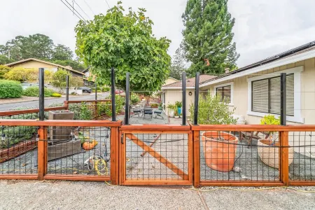 Magnificent Canyon View, Huge Deck, Outdoor Dining