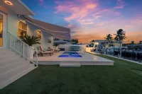 BooKey · Luxury Florida Keys Home in Paradise · Pool,Dockage, Hot Tub, Sleeps 12