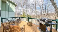 Starstorm Mountain ApartmentLakeview deck & hiking trail, near many activities.