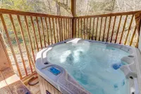 Steps from the River, Fast Internet, Hot Tub, Fishing, Peaceful, Family Friendly