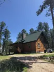 3 Br Log Cabin,  6 Miles West of Custer. Secluded and Ready for You and Your Pet Hotels near Iron Creek