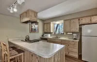 Lovely Condo mins away from Heavenly, Lake & Beach