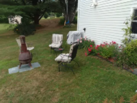 Central to VT skiing areas  5 minutes to I-89 , near VAST trails, near Norwich 奧蘭治縣酒店