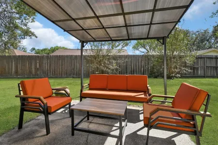 Family Retreat: Patio, RokuTV, Sleeps 10