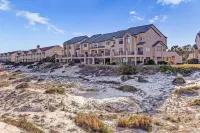 Oceanfront Fabulous Townhome: Your Coastal Escape Awaits! - نادي رياضي