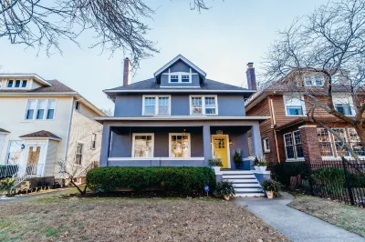 Only Urban Beach House in Chicago Hotels in Rogers Park