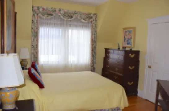 Elegant Mountain Retreat For All Seasons