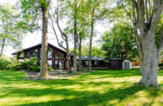 Luxurious Lake McKenzie Cabin Getaway ~ Recently Remodeled! EV Charger on Site
