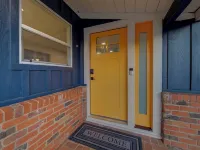 Folsom Old Town Escape II - King Bed, A/C, Laundry, Trails, Walk to Sutter St Hotels in Folsom