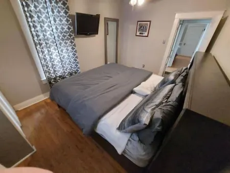 Washington Park Bungalow with hot tub! Отели рядом с достопримечательностью «Денверский университет»