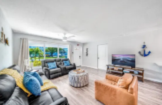 Heated Pool! Close to Beach & Shops!