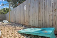 *Fall Dates*-Large Private Pool-Fire Pit-Walk to Beach-Dog Friendly-King Beds