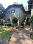 Beautiful villa on Lake Hartwell, stunning views, large deck for family to enjoy