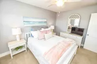 Seaside Solace: Panoramic Views! Oceanfront Condo, King Bed, Pool, Tennis,Cabana