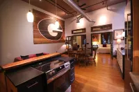 Rooftop Loft 3-bedroom DT Anderson فنادق في أندرسون