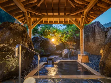 Kashiwagura Onsen Taishikan Отели рядом с достопримечательностью «Yokoyama Kyodokan»