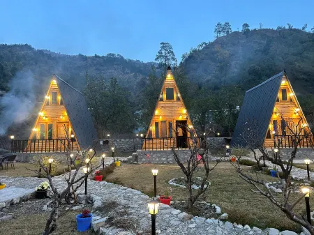 Cabana Riverside Resort - Kainchi Dham Отели рядом с достопримечательностью «Shree Kainchi Hanuman Mandir»