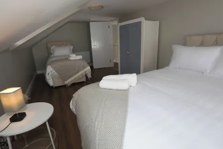 14 Chamberlain Street, Derry: Epic Location