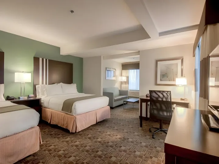 Holiday Inn Express & Suites Carlsbad Beach