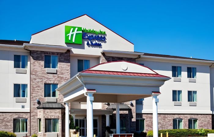 Holiday Inn Express & Suites CLINTON by IHG