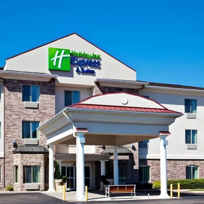 Holiday Inn Express & Suites CLINTON by IHG Hotels near U.S. Route 66