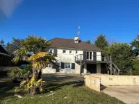 Gîte Jumapi : family gîte with swimming pool for 10 people - 15 min Futuroscope Hôtels à : Fontaine-le-Comte