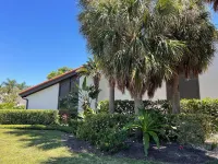 Modern Villa steps away from the white sandy beach on upscale Lido Key, Sarasota