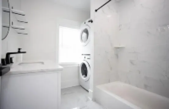 Fully Renovated 3 Bedroom 2 Bath  Apartment 1.5 Blocks from the Beach