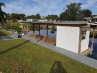 Fishin' for Days! Waterfront Home with Covered Boat Dock in Okeechobee! โรงแรมในโอกีโชบี
