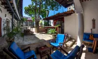 Island Life Hostel Hotels in 
