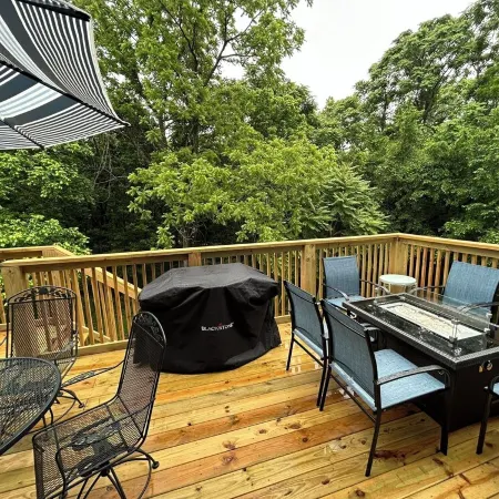 Spacious, Private, Cozy and Close to Downtown Rogers, AR  & Trails