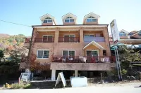 Baekmu Mountain Villa Red Clay Pension