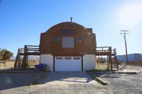 Unique Dome Home in Barstow w/ Game Room & Private Spa! Hotels in der Nähe von Calico Ghost Town