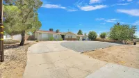 Charming 3-bedroom house in Pleasant Apple Valley with AC, WiFi