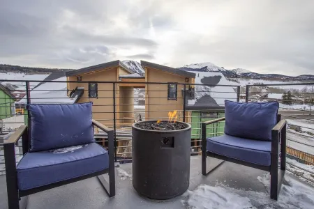 Penthouse with Private Hot Tub and Great Views