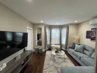 Hidden Gem 2 BR/1BA near Zoo 3 mil downtown Fenway Hotels in Roxbury