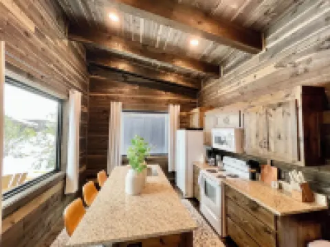 The Cozy Cove-Updated Cabin-Island Park