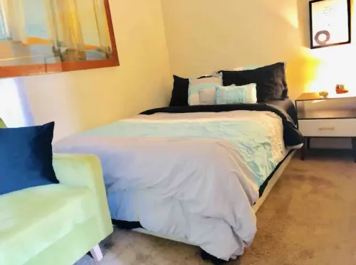 Perfectly Located Apt — Just Steps from the Beach