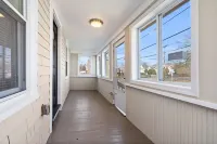 Pleasant and fully furnished 4-bedroom and two bathrooms house in Braintree MA