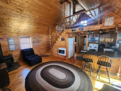 Escape to a Cozy Cabin Loft: Secluded and Serene