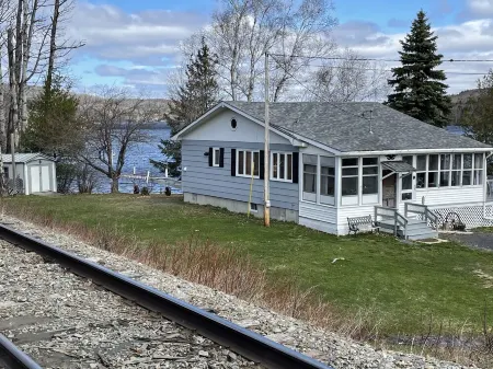 Private Lakefront Cabin