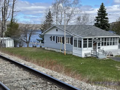 Private Lakefront Cabin