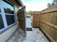 Beautiful private modern room with kitchen and bathroom. Hotels in Lake Magdalene