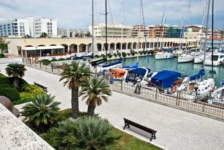 Lovely days in Ostia. Comfortable apartment, calm and bright, near the Metro Отели рядом со станцией Ferrovia Roma-Ostia-Lido