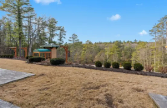 Upscale, Riverview, 3Br, 3BA, 2040SF, Main Floor, 14ft Ceiling