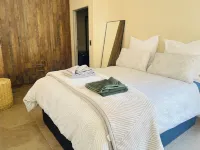Spacious 1 bedroom apartment in Johannesburg Hotels in 