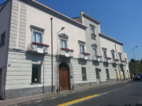 阿韋利諾歷史別墅住宅 鄰近Villa Park Avellino的酒店