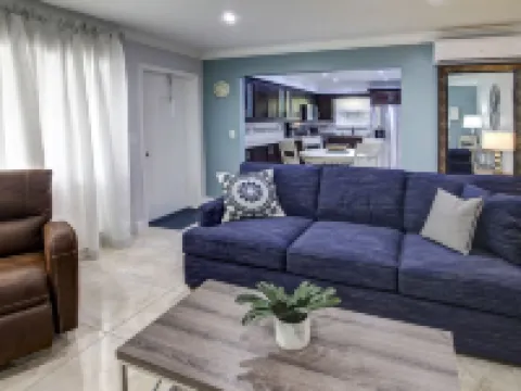 May-Dee Suites in Florida Hotels near Hollywood