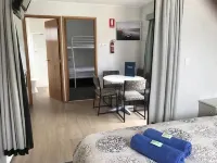Acacia Caravan Park & Holiday Units - balcony