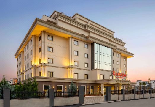 라마다 바이 윈덤 아디야만